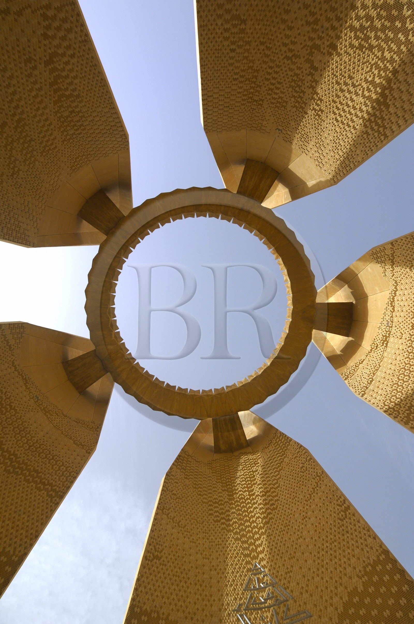 Egypte, Haute Egypte, Assouan, haut-barrage sur le Nil, la tour fleur de Lotus édifiée pour marquer l'amitié avec l'Union soviétique