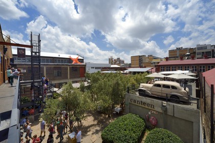 Afrique du Sud, province de Gauteng, Johannesburg, quartier de Maboneng, Arts on Main, lieu culturel dans un ancien entrepôt rénové qui a été construit à l'origine en 1911, mélangeant galeries d'art, librairies, restaurants et boutiques à la mode