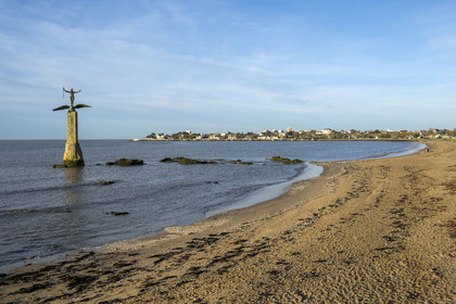 France, Loire-Atlantique (44), Estuaire de la Loire, Saint-Nazaire, la Grande plage, Monument Americain appelé Sammy édifié en mémoire du débarquement américain du 26 juin 1917 à Saint-Nazaire sur le front de mer