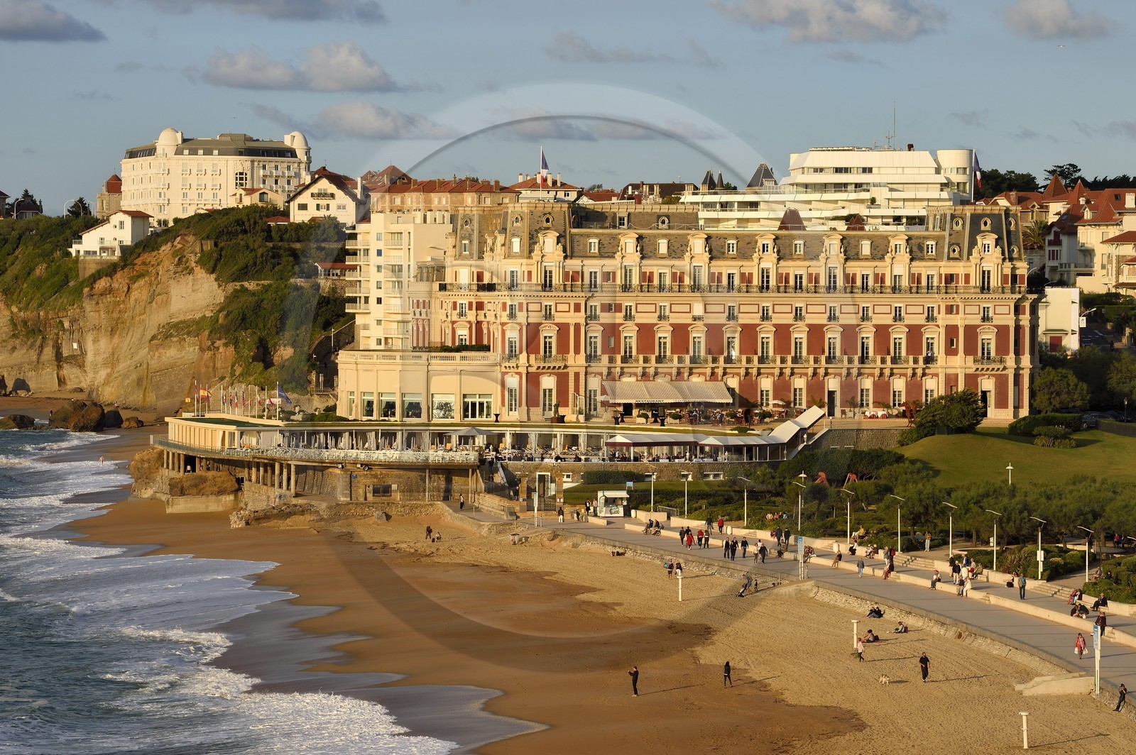 France, Pyrénées-Atlantiques (64), Pays-Basque, Biarritz, la Grande Plage et l'Hotel du Palais