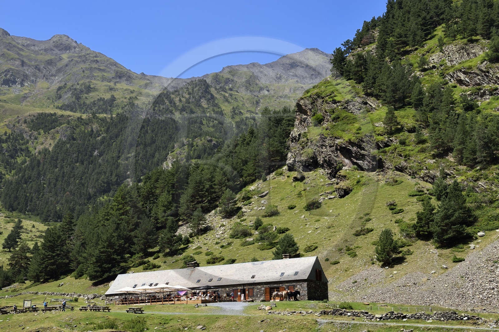 France, Hautes-Pyrénées (65), Saint-Lary-Soulan, vallée du Rioumajou, l'hospice du Rioumajou devenu refuge et restaurant