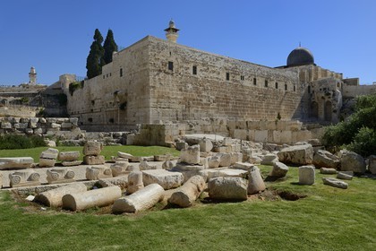 Israel, Jerusalem, holy city, the old town listed as World Heritage by UNESCO, the Temple Mount seen from the Davidson Center, west and south retaining walls of the Temple built by Herod the Great and the Al-Aqsa mosque