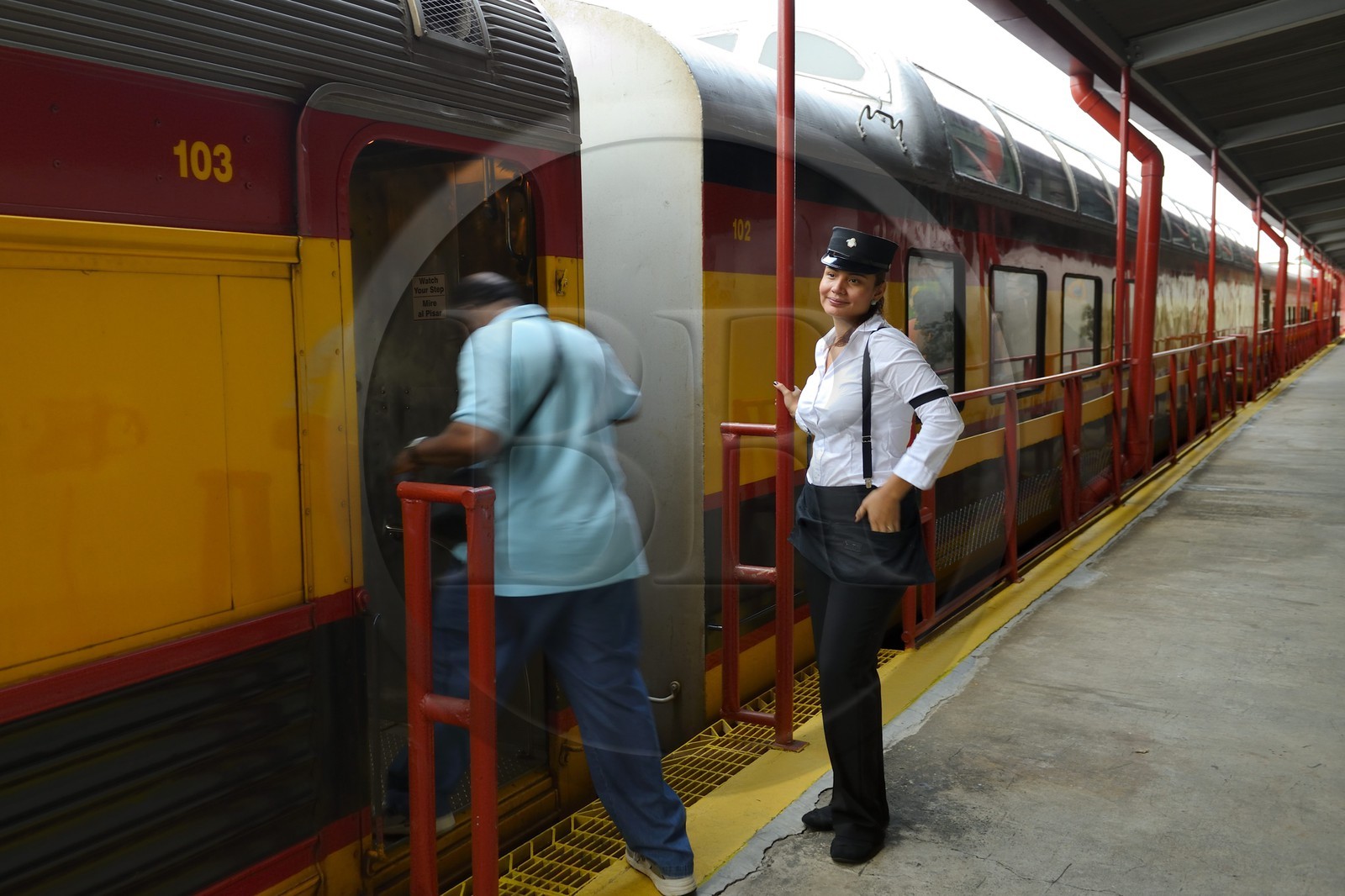 Panama, Panama Canal Railway au départ de Panama City, ligne de train historique qui relie la ville de Panama et Colon en longeant le canal de Panama et traversant l'isthme