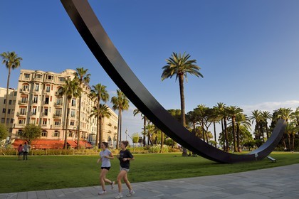 France, Alpes-Maritimes, Nice, the Promenade du Paillon, the Arc 115°5 by Bernar Venet in the Albert 1st Gardens