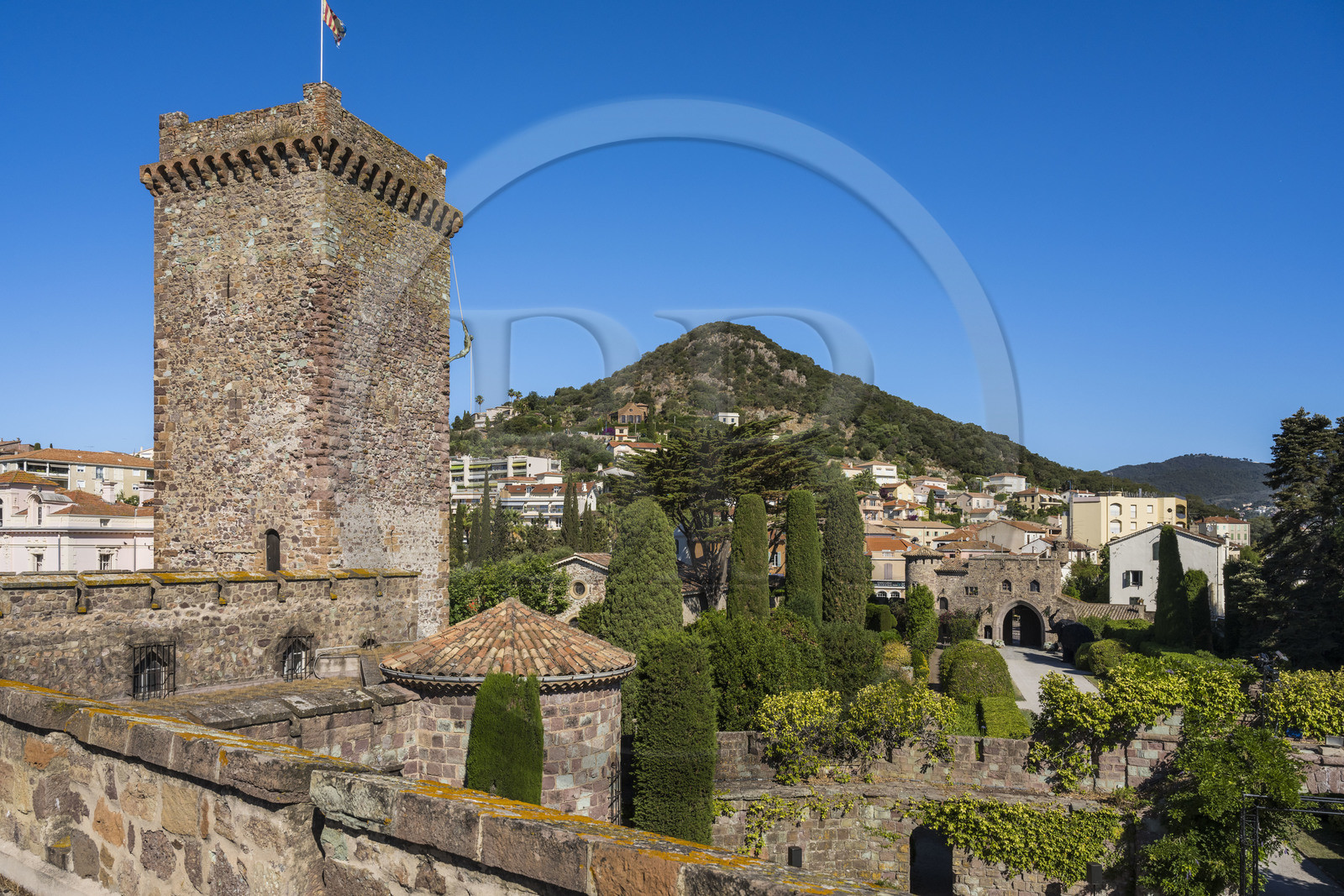 France, Alpes-Maritimes (06), Mandelieu-la-Napoule, chateau de La Napoule (XII-XIXe siècle) et son parc labellisé Jardin Remarquable (vue aérienne)