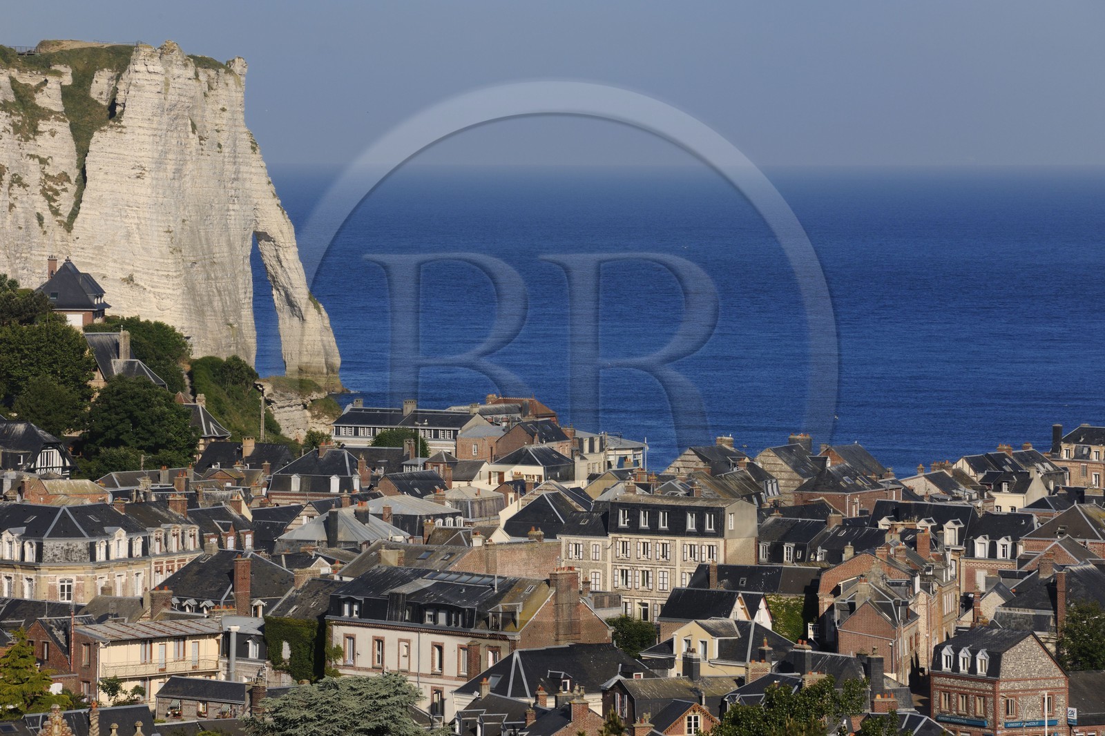 France, Seine-Maritime (76), Pays de Caux, Côte d'Albâtre, Etretat depuis les hauteurs