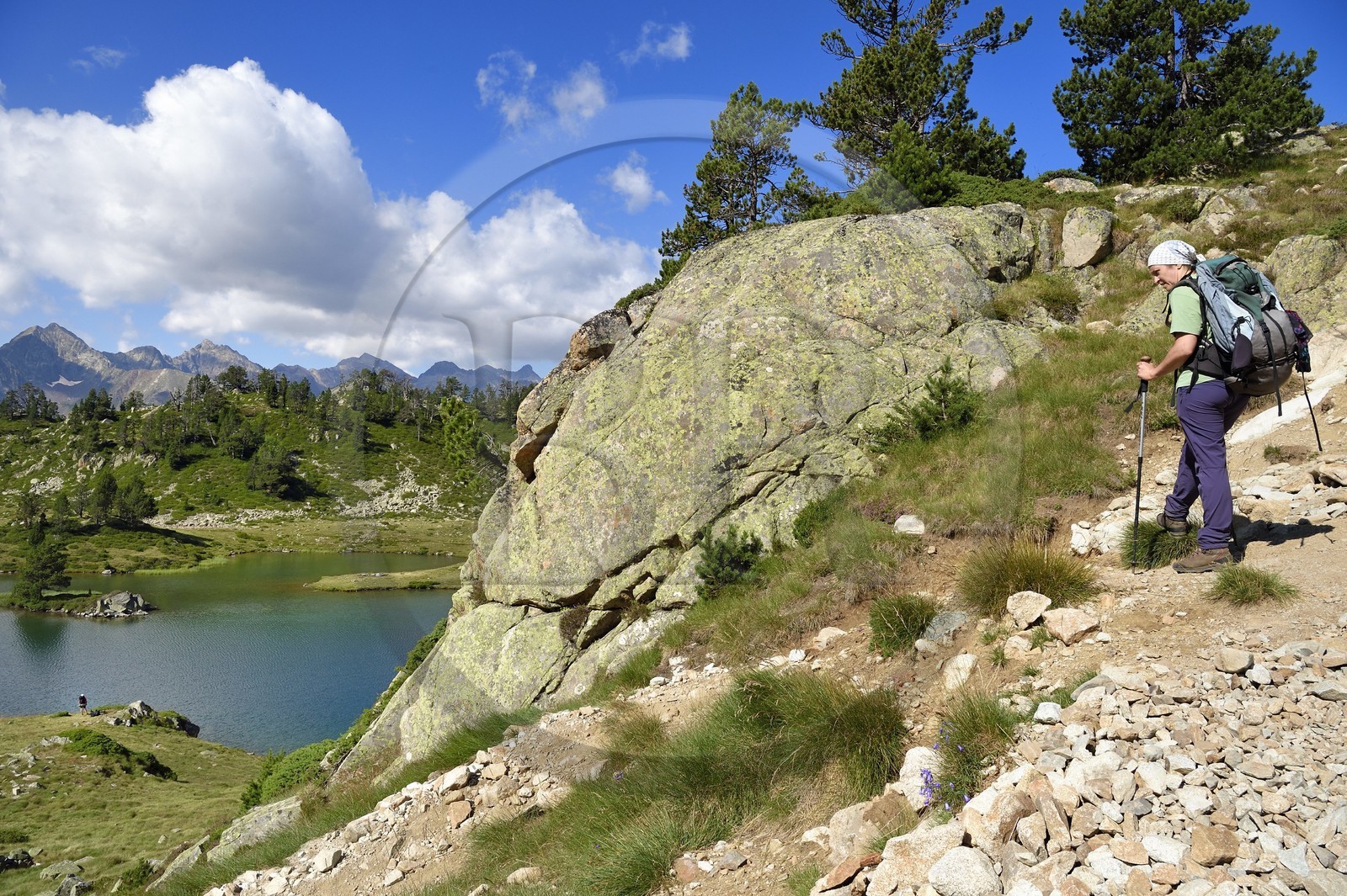 France, Hautes-Pyrénées (65), Saint-Lary-Soulan et Vielle-Aure, randonnée sur une variante du GR10 entre le col de Portet et les lacs de Bastan en bordure de la réserve naturelle de Néouvielle, lac de Bastan du milieu