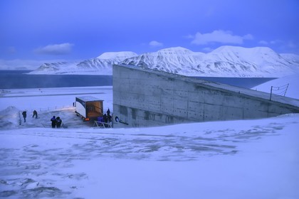 Norvège, Svalbard, Spitzberg, Longyearbyen, la Réserve mondiale de semences du Svalbard (banque de graines du Global Seed Vault) permet une sauvegarde de sécurité pour les collections existantes de banques de gènes, livraison des semences par NordGen