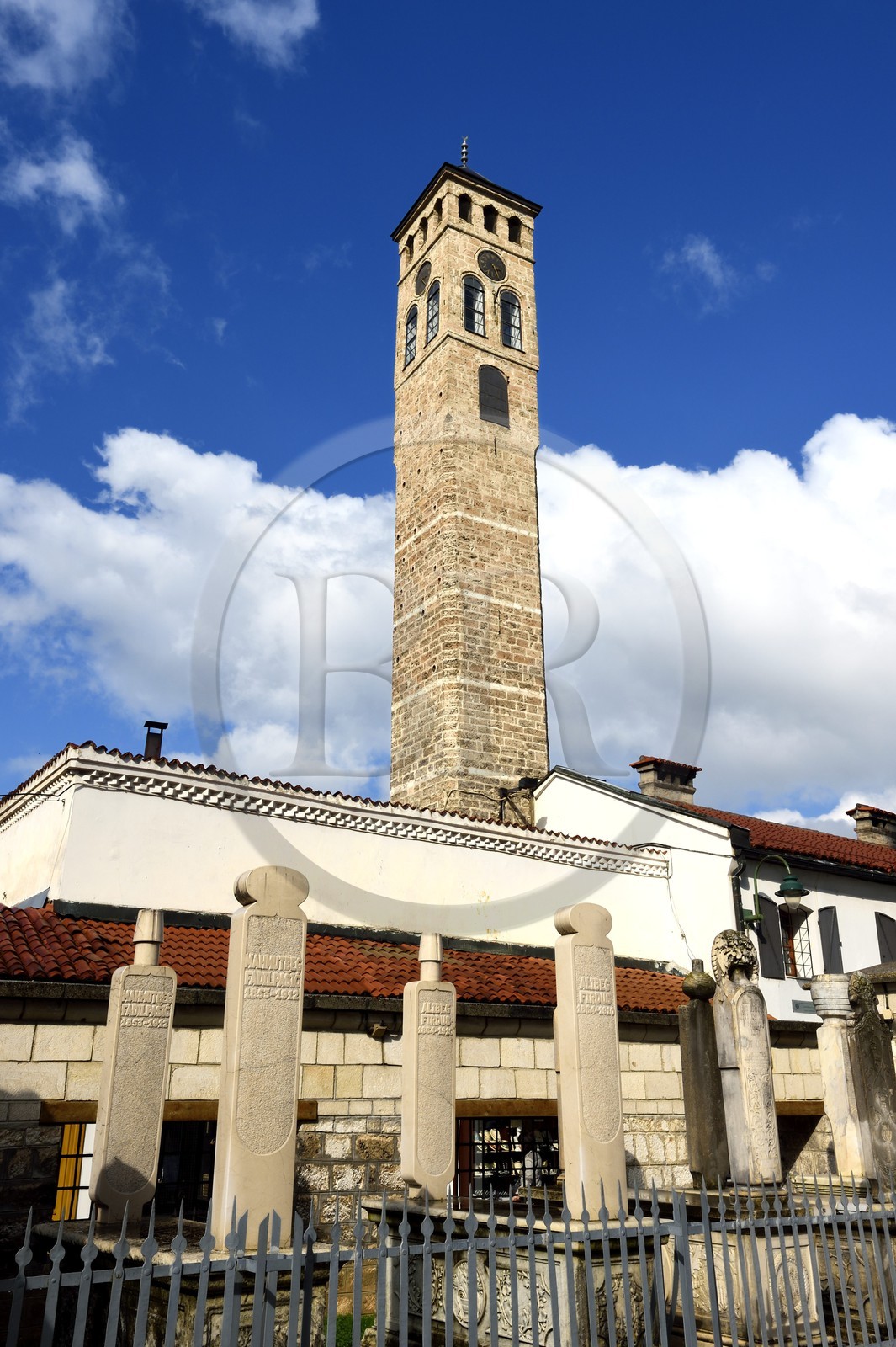 Bosnie-Herzégovine, Sarajevo, quartier de Bascarsija dans la vieille ville, la Mosquée de Gazi Husrev-beg (Gazi Husrevbegova dzamija en bosniaque), Tour de l'horloge