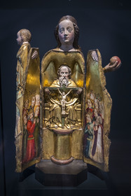 France, Paris, Musée de Cluny - Musée national du Moyen-Age (Middle Ages Museum in the former Hotel de Cluny), Opening shrine Madonna, western Prussia (Poland) around 1400, wood and ivory