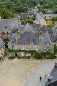 France, Finistère (29), Locronan, labellisé Les Plus Beaux Villages de France, place de l'église, ancien bureau de la Compagnie des Indes