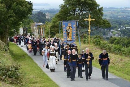 France, Finistere, Locronan, labelled Les plus Beaux Villages de France (The Most Beautiful Villages of France), procession of the small Tromenie, in the background Saint Ronan church