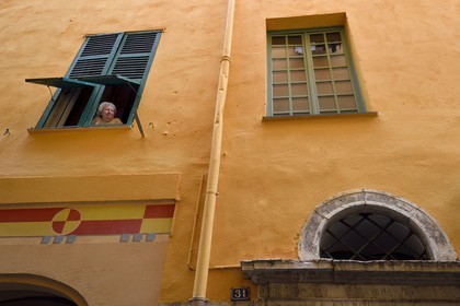 France, Alpes-Maritimes, Nice, Old Town, woman at the window rue Benoit Bunicau