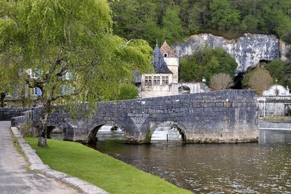 France, Dordogne, Brantome, Saint Pierre benedictine abbey Pont Coude (angled bridge) over Dronne River