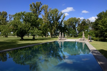 Argentine, province de Buenos Aires, San Antonio de Areco, estancia La Bamba de Areco, la piscine