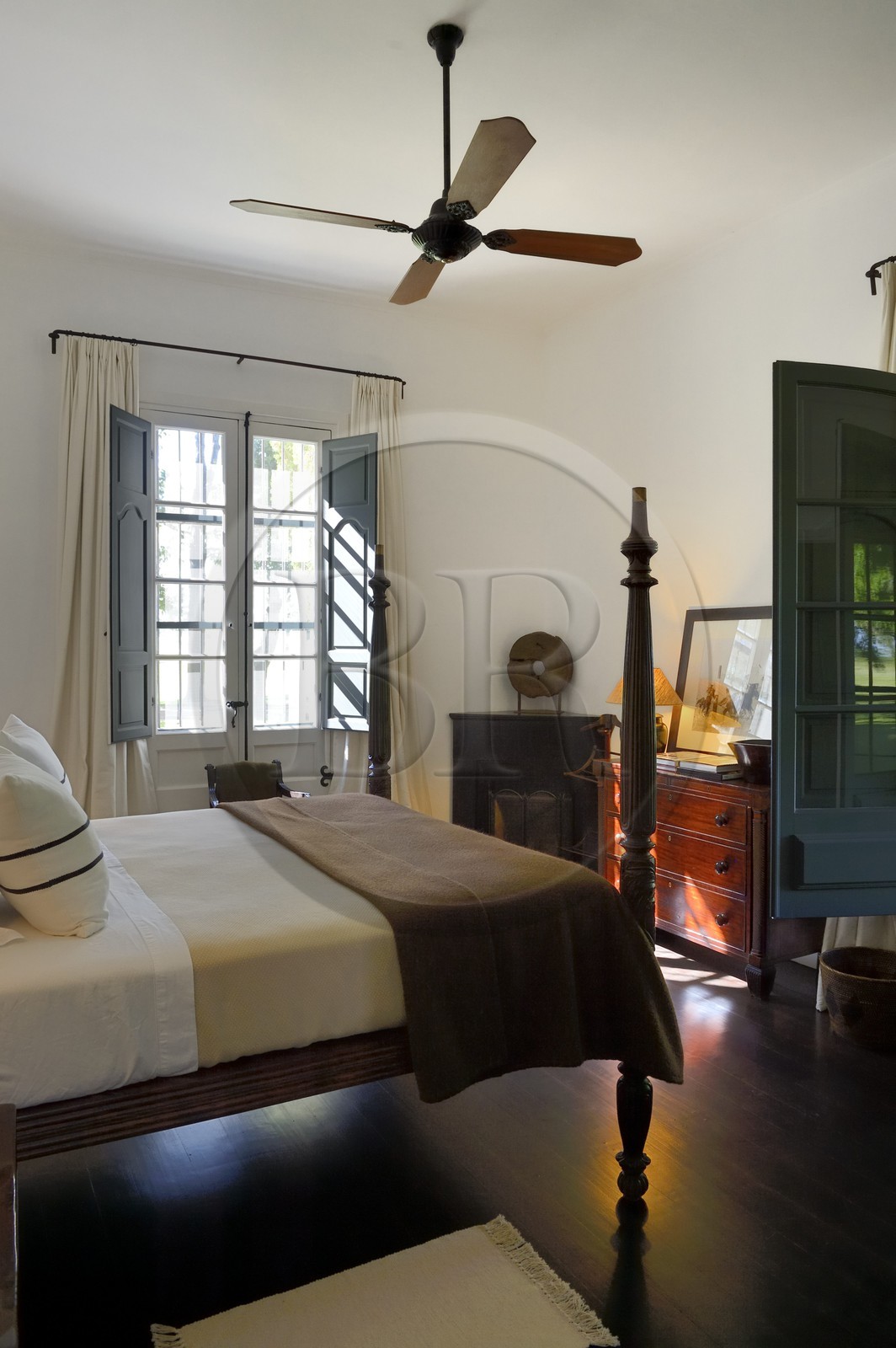 Argentine, province de Buenos Aires, San Antonio de Areco, estancia La Bamba de Areco, une des chambres de l'hôtel en rez de jardin