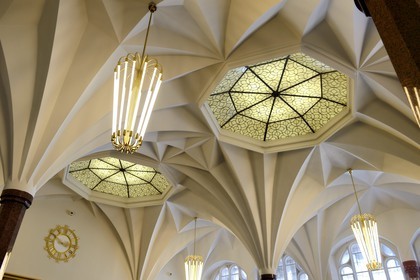 Allemagne, Bade-Wurtemberg, Fribourg en Brisgau, intérieur de la Caisse d'Epargne à l'arrière de la facade du Haus Zum Walfisch (La Maison de la Baleine)