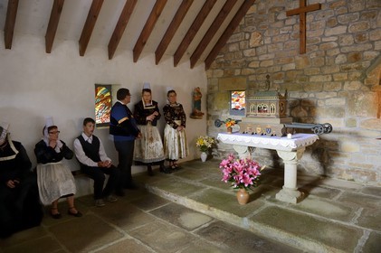 France, Finistere, Locronan, the procession of the small Tromenie arrives at the chapel ti ar Sonj at the top of Mount St. Ronan, Plas ar c'horn (place of the horn) is the location of the 10th and main station