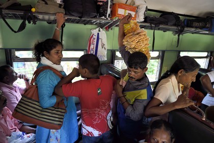 Sri Lanka, Western Province, train from Colombo to Galle, street vendor