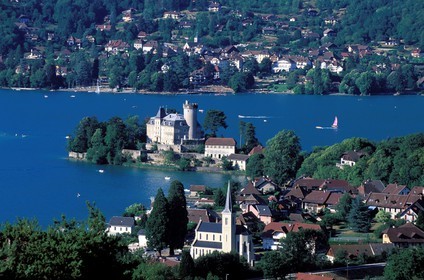 France, Haute Savoie, village and the castle of Duingt on the Annecy lake