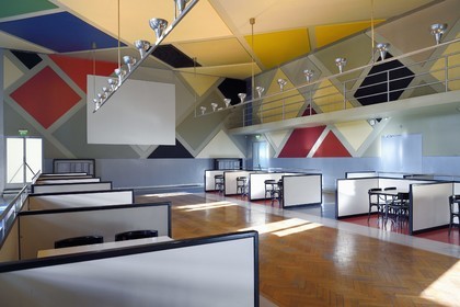 France, Bas-Rhin (67), Strasbourg, vieille ville classée au Patrimoine Mondial de l'UNESCO, Place Kléber, salle de l'Aubette art Deco décorée par les dadaistes Jean Arp et Sophie Taeuber-Arp à la fin des années 1920, le ciné-dancing