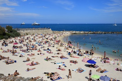 France, Alpes-Maritimes, Antibes, Gravette beach nestled in the walls of the old city