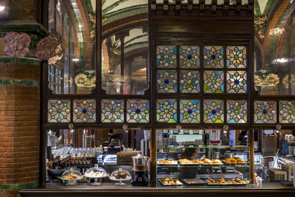 Spain, Catalonia, Barcelona, Palau de la Musica Catalana (Catalan Music Palace), concert hall designed by the architect of Catalan modernism Lluis Domènech i Montaner, a UNESCO World Heritage Site, the restaurant in the foyer