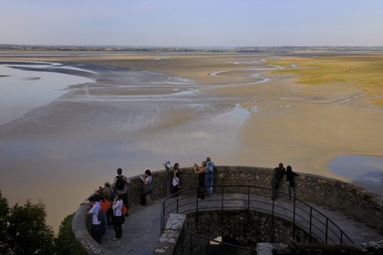 France, Manche (50), Mont-Saint-Michel, classé Patrimoine Mondial de l'UNESCO, la Tour du Nord et la baie à marée basse