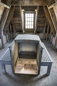 France, Finistère (29), Roscoff, une des maisons d'armateurs des frères James de la Porte Noire construite à la fin XVIème siècle, roof de bateau qui est l'accès au dernier étage de la tour