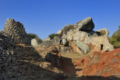 Zimbabwe, province de Masvingo, les ruines du site archéologique du Grand Zimbabwe, classé Patrimoine Mondial de l'UNESCO, Xème au XVème siècle, l'enclos oriental des Ruines de la colline (Hill Complex)