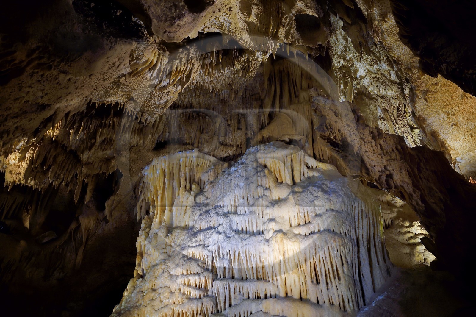 France, Dordogne (24), Périgord Vert, Villars, Grotte de Villars, concrétions dans les grottes, coulées de calcite