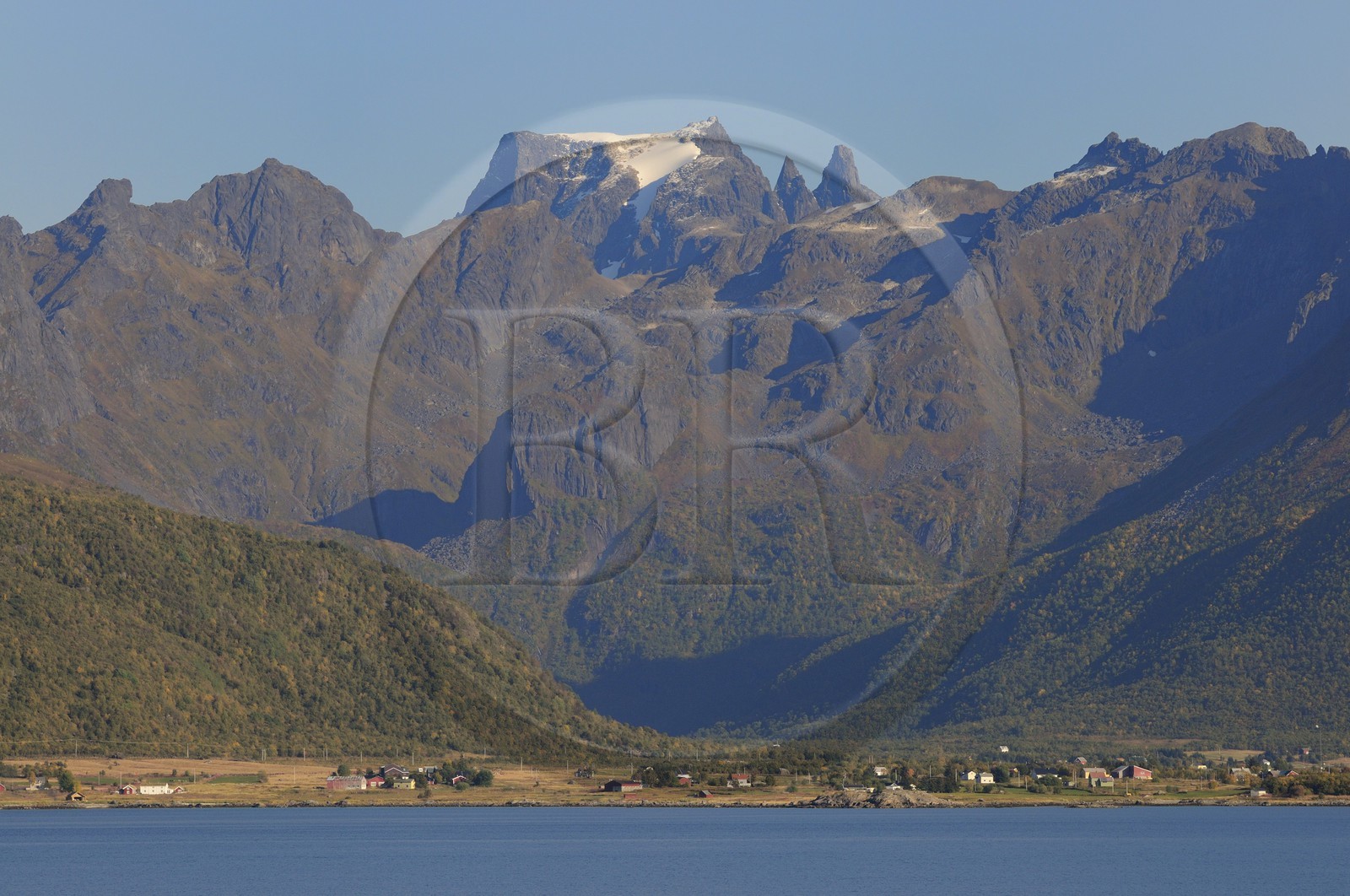 Norvège, Troms, côte sud de l'ile Hinnoya, Moysalen National Park et le mont Moysalen 1262m
