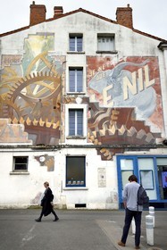 France, Charente, Angouleme, Place du Champ de Mars, Avec le Temps ..., wall painted from an original drawing by François Schuiten and made by the Cité de la Création in 1998