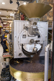 France, Vaucluse, Avignon, the roaster Cafés au Brésil rue des Fourbisseurs
