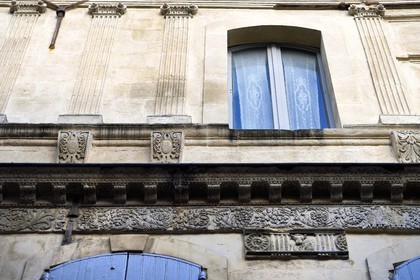 France, Bouches du Rhone, Arles, the hotel de Donine (mansion), a double sculpted frieze recalls the exterior decor of the enclosure of the neighboring Roman theater