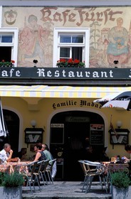 Autriche, Basse-Autriche, Melk, restaurant dans la rue principale
