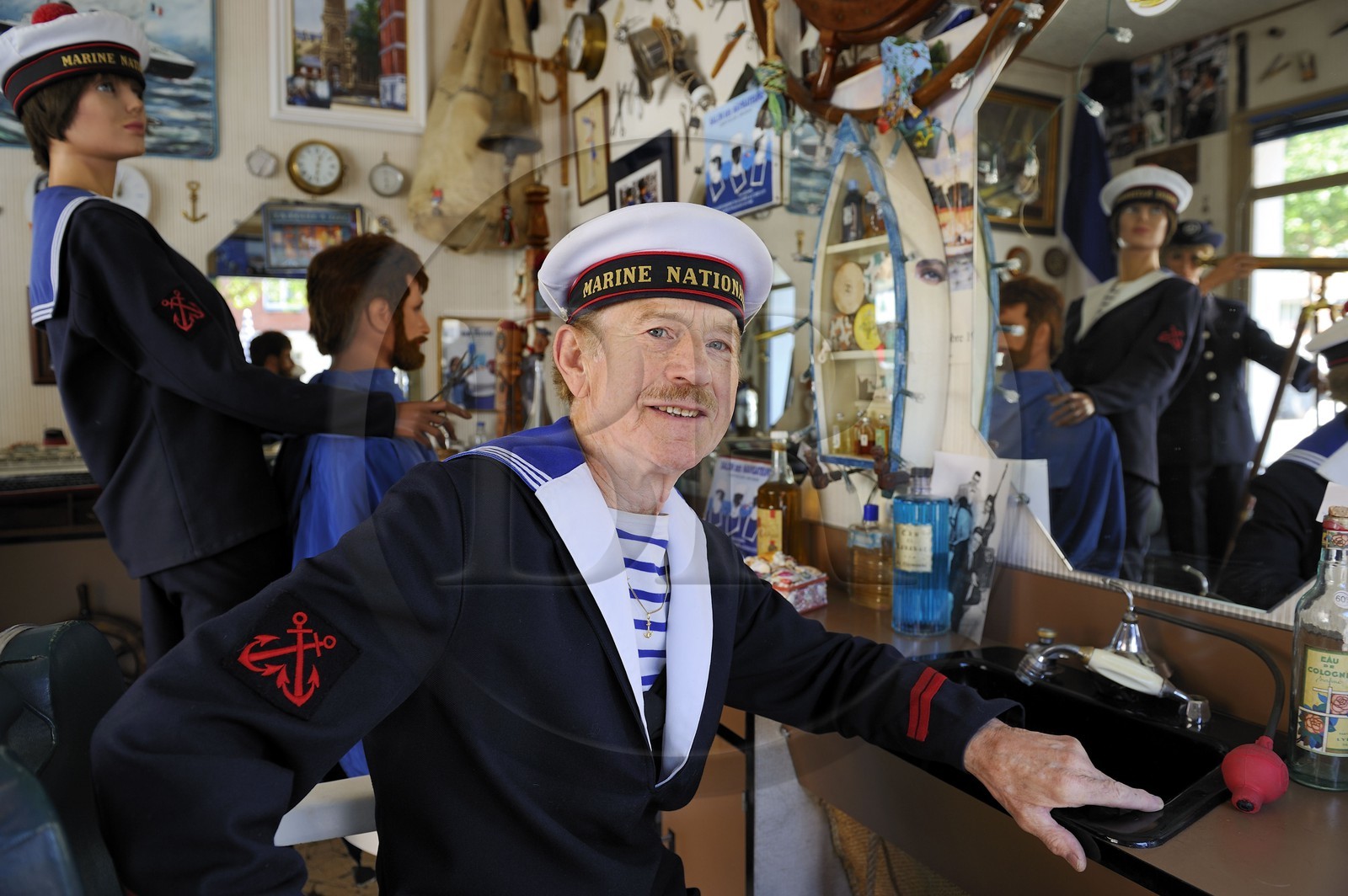 France, Seine-Maritime (76), Le Havre, Centre-ville reconstruit du Havre par Auguste Perret classé Patrimoine Mondial de l'UNESCO, le très particulier Salon des Navigateurs dans le quartier Saint-François, le coiffeur Daniel Lecompte