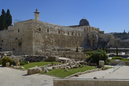 Israel, Jerusalem, holy city, the old town listed as World Heritage by UNESCO, the Temple Mount seen from the Davidson Center, west and south retaining walls of the Temple built by Herod the Great and the Al-Aqsa mosque