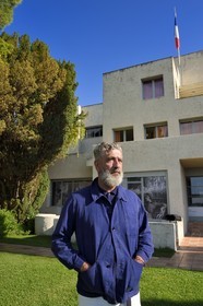 France, Var (83), Hyères, la villa Noailles concue par l'architecte Robert Mallet Stevens, Jean-Pierre Blanc directeur de la Villa Noailles et fondateur de la Design parade