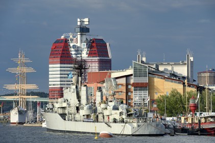 Sweden, Västra Götaland, Göteborg (Gothenburg), the Maritiman’s fleet of ships in the old port and the skyscraper Götheborgs-Utkiken with the sailing boat Viking in the background