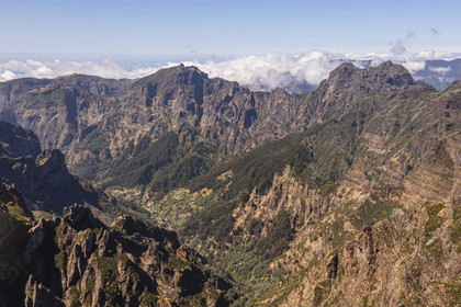 Portugal, Madeira Island, Vereda do Areeiro hike between Pico Ruivo (1862m) and Pico Arieiro (1817m), Pico Das Torres and the Curral Das Freiras valley in the background (aerial view)