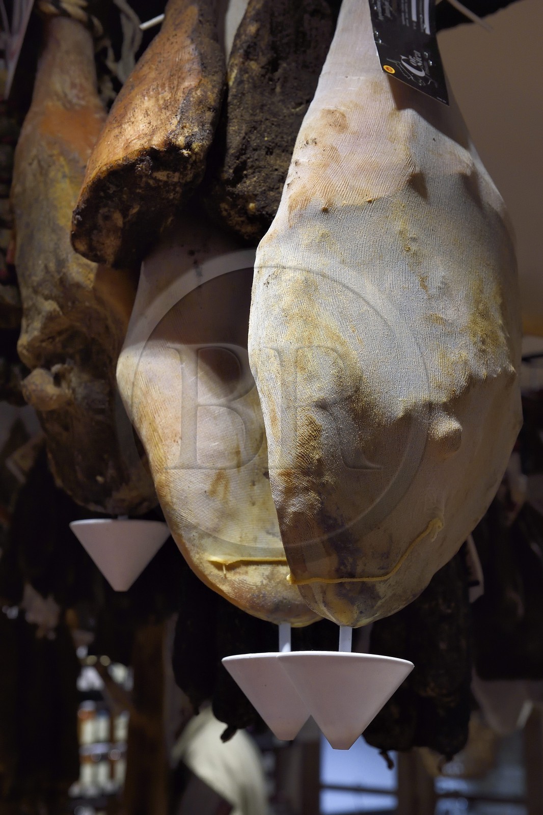 France, Corse-du-Sud (2A), Bonifacio, Ville Haute, épicerie fine corse Roba Nostra